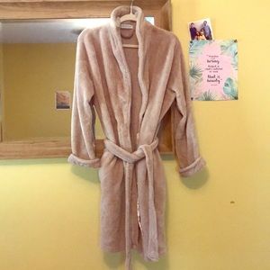 5/$20 or 2/$10🌞 Short robe soft robe